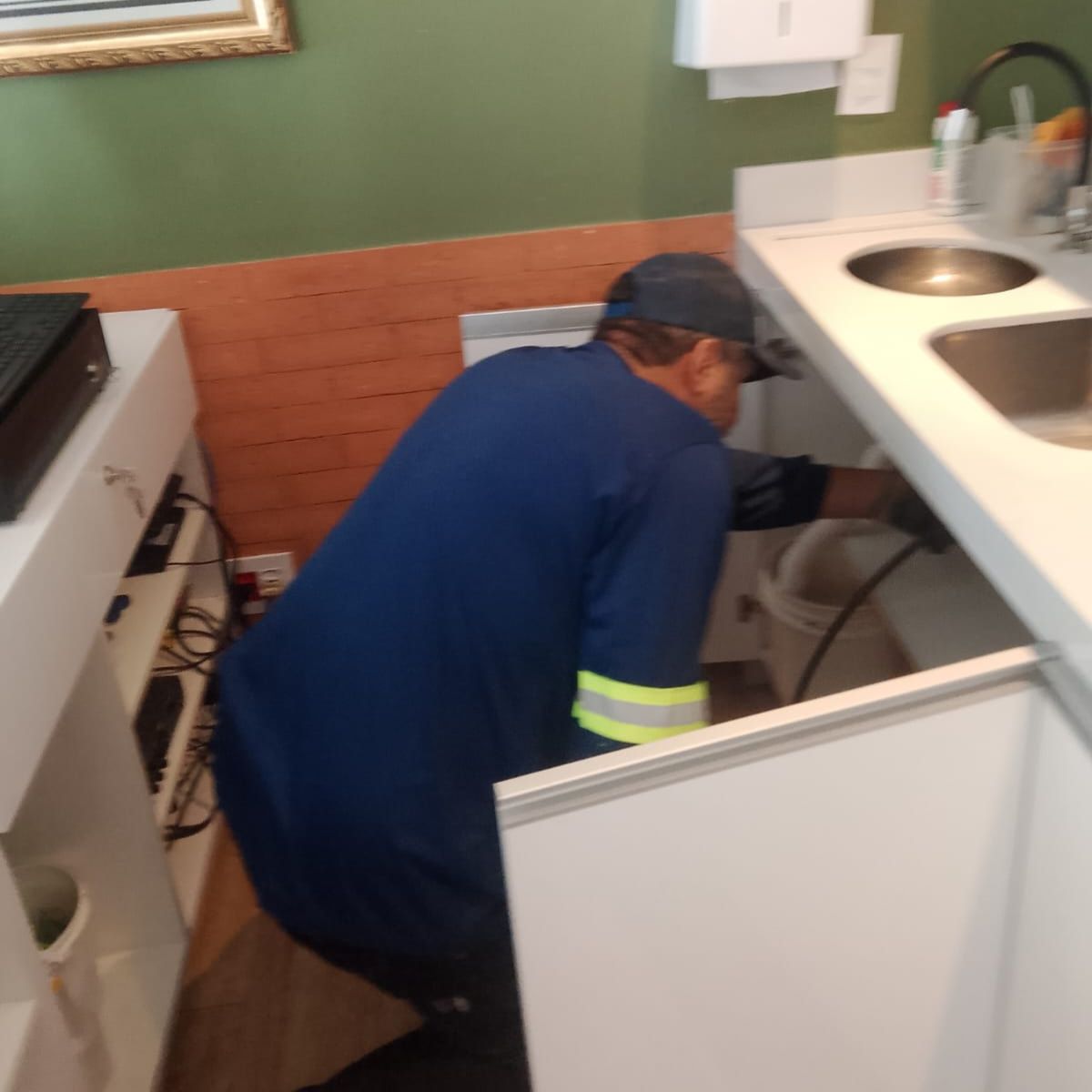 Desentupimento de pia e vaso sanitário residencial em Montes Claros