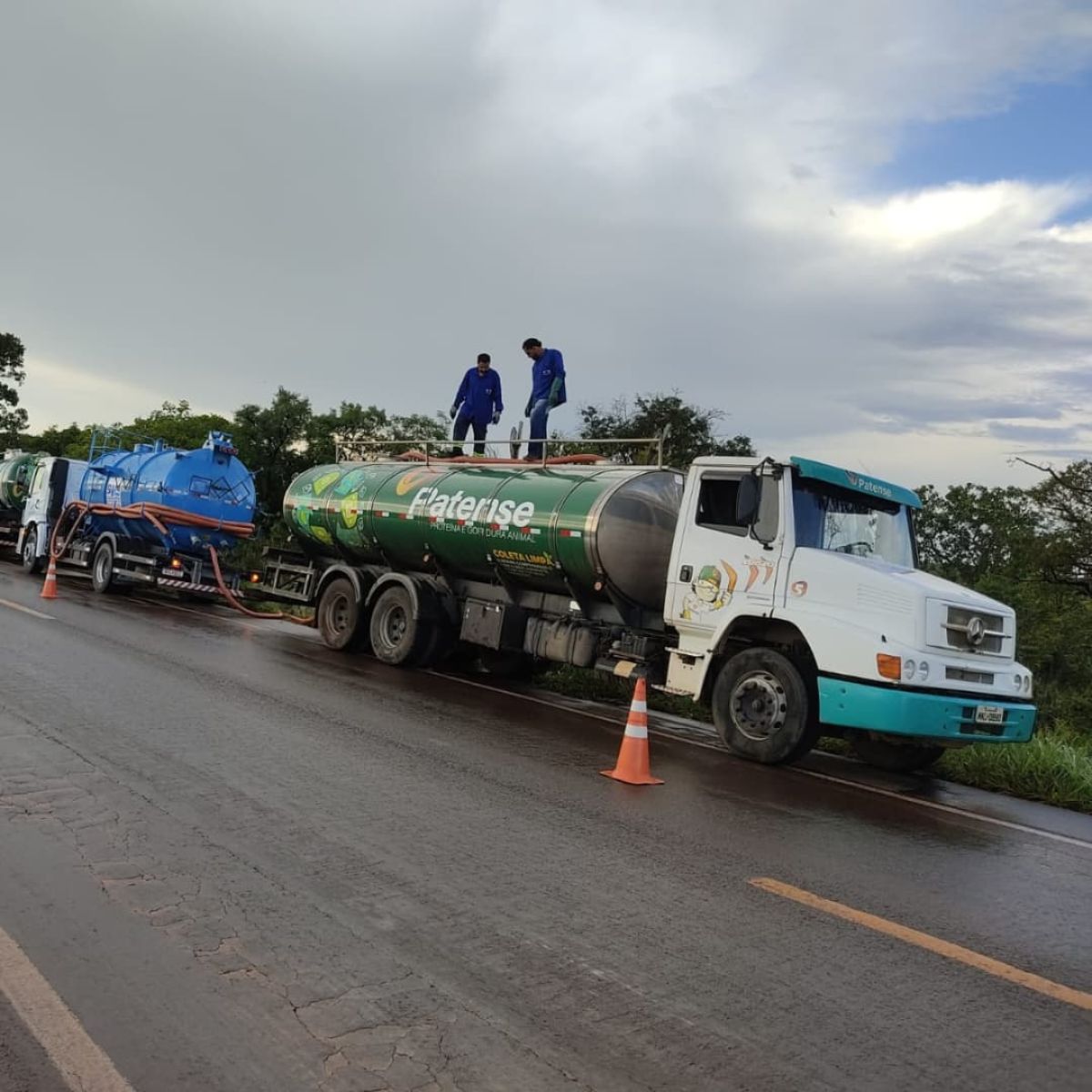 Caminhão limpa fossa em atendimento 24 horas em Montes Claros MG