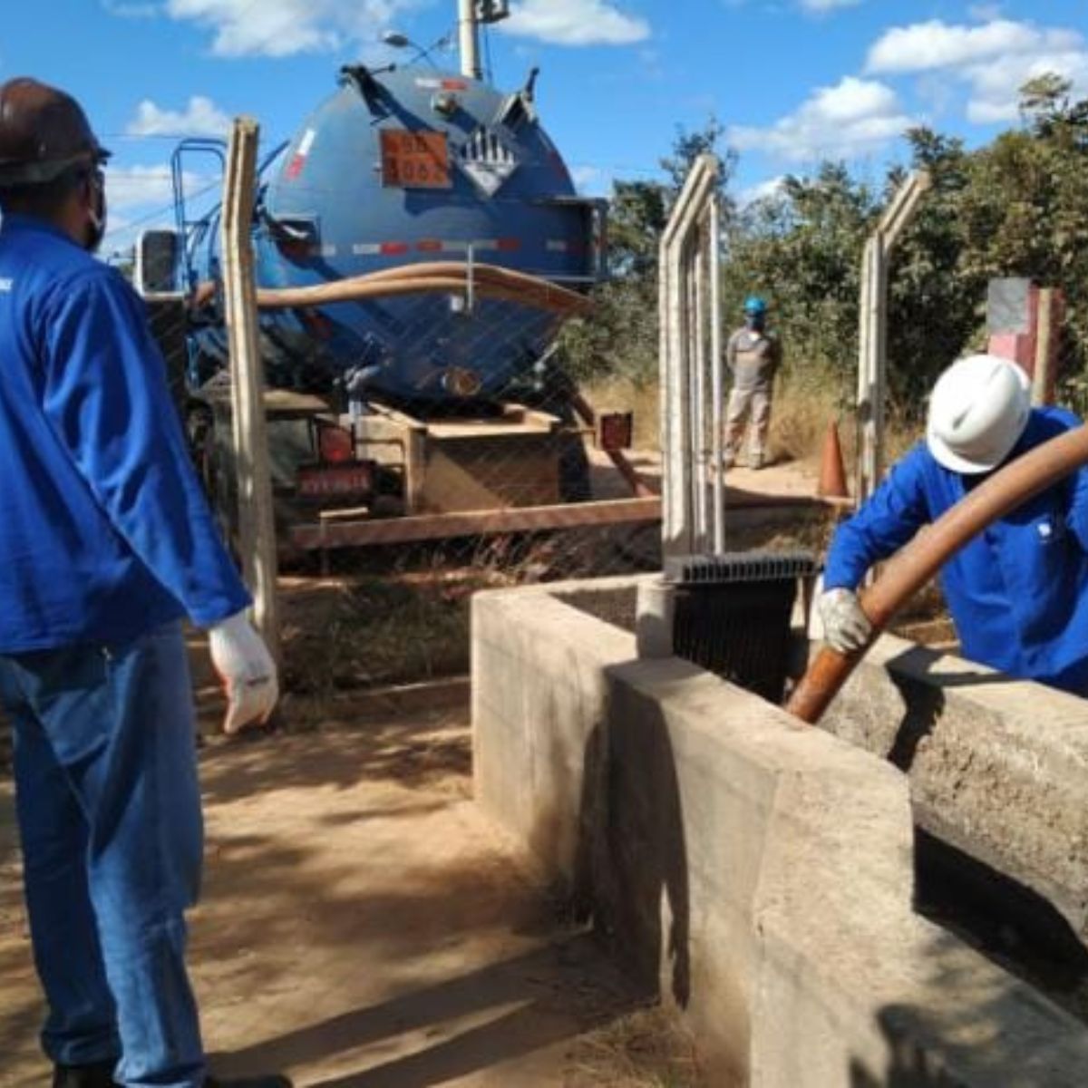 Caminhão tanque para limpeza de fossa em Montes Claros MG